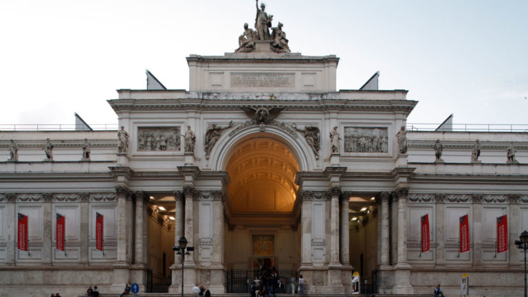 “ASSANGE LIBERO” in videoproiezione nomade. Un walkabout dalla scalinata del Palazzo delle Esposizioni palazzodelleesposizioni 768x432 - “ASSANGE LIBERO” in videoproiezione nomade. Un walkabout dalla scalinata del Palazzo delle Esposizioni